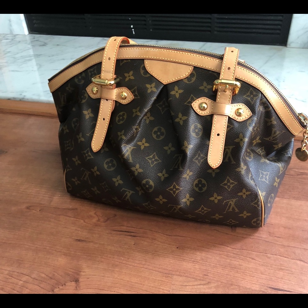 Authentic Louis Vuitton Tivoli GM - Picture 2 of 8